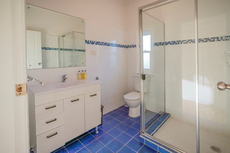 Bathroom, Baileys Cottage, Newcastle - Inner City