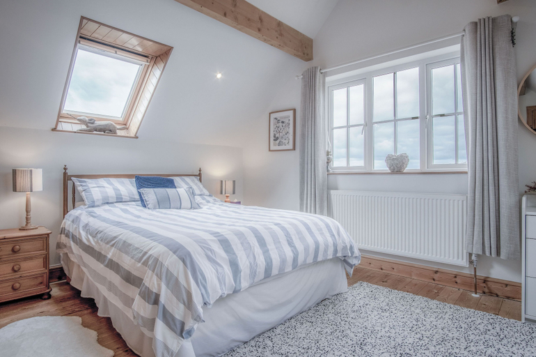 Bedroom 2, Windy Walls - 3 Bedroom - Rhossili, Swansea