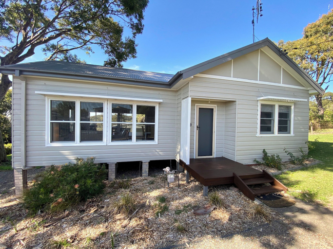 Exterior & Views 2, Baileys Cottage, Newcastle - Inner City