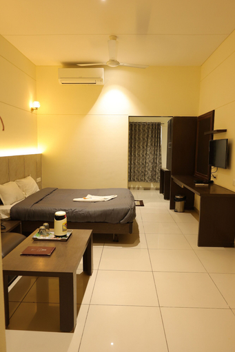 Bedroom 3, Hotel Galaxy Deluxe, Jalna