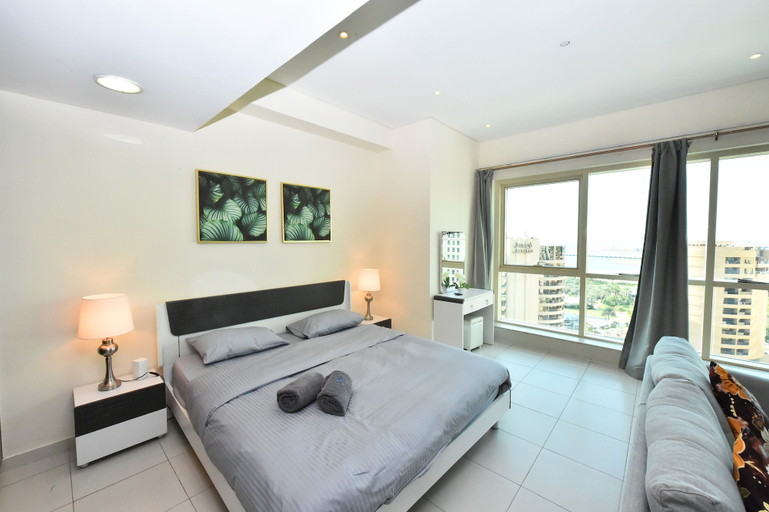 Room 2, SeaView Studio Royal Oceanic Marina -JMI, Dubai