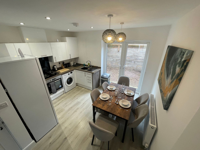 Others 5, 3 Bedroom New House with WiFi, Staffordshire