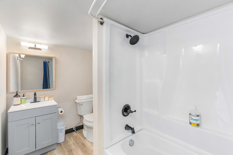 Bathroom, The Nightjar Shelter, Snohomish