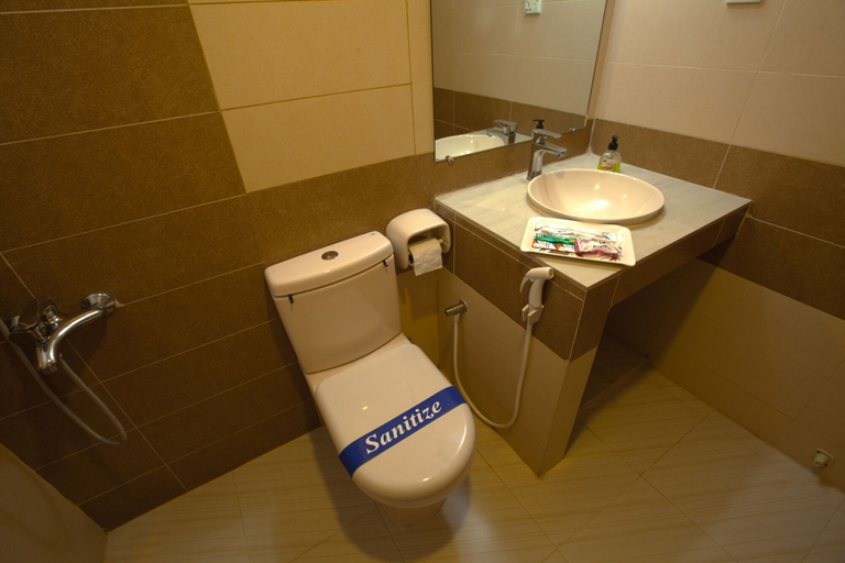 Bathroom 5, Neeshorgo Hotel And Resort Ltd, Cox's Bazar