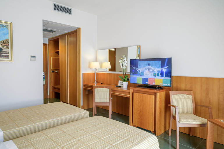 Bedroom 3, Hotel dei Principati, Salerno