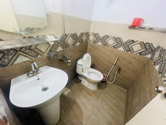 Bathroom 4, Rehaish inn model, Karachi