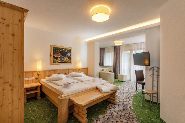 Bedroom 3, Hartweger's Hotel, Liezen