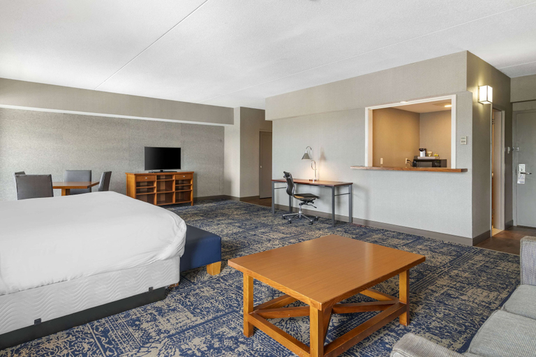Bedroom 5, Bangor Aviator Hotel, BW Premier Collection, Penobscot