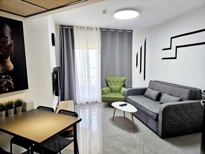 Others 4, SHaYaSH apartments Leonardo Bat-Yam