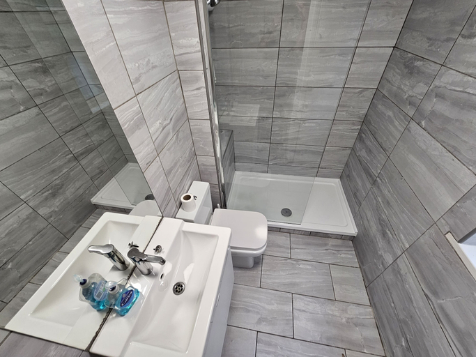 Bathroom 2, Peaceful & Elegant, London