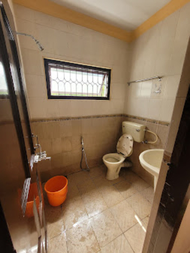 Bathroom, Goroomgo Poopada Resort Kerala, Idukki