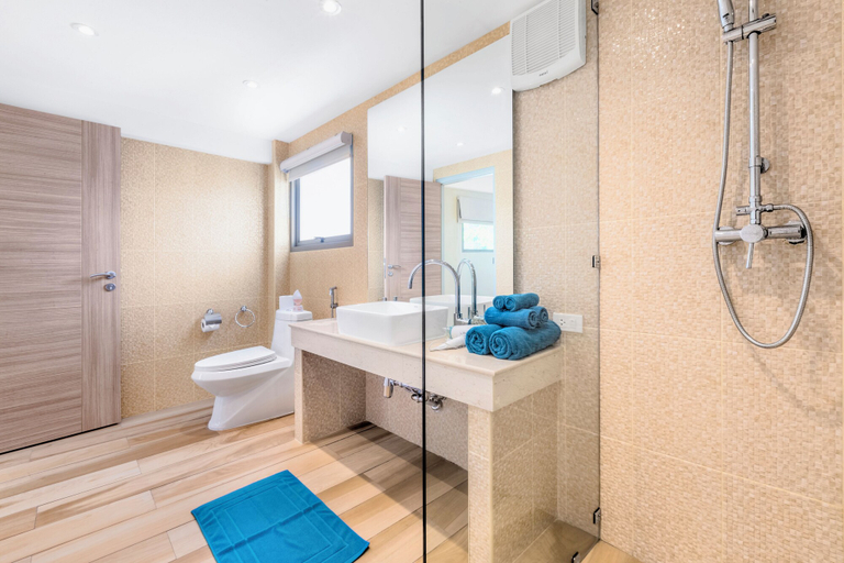 Bathroom, 4-bdr luxury villa at a villa resort, Ko Samui