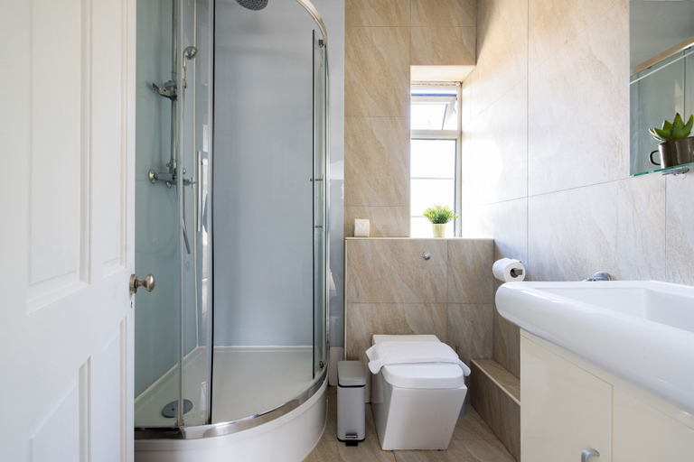 Bathroom 4, The Tower Bridge Luxury Collection, London