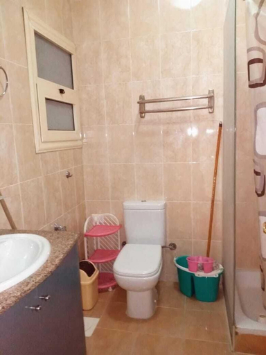Bathroom 4, Al makramia compound, Al-Ghurdaqah