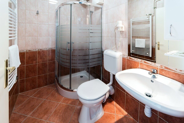 Bathroom 3, Hotel Napfény, Nagykanizsai/Zalakaros