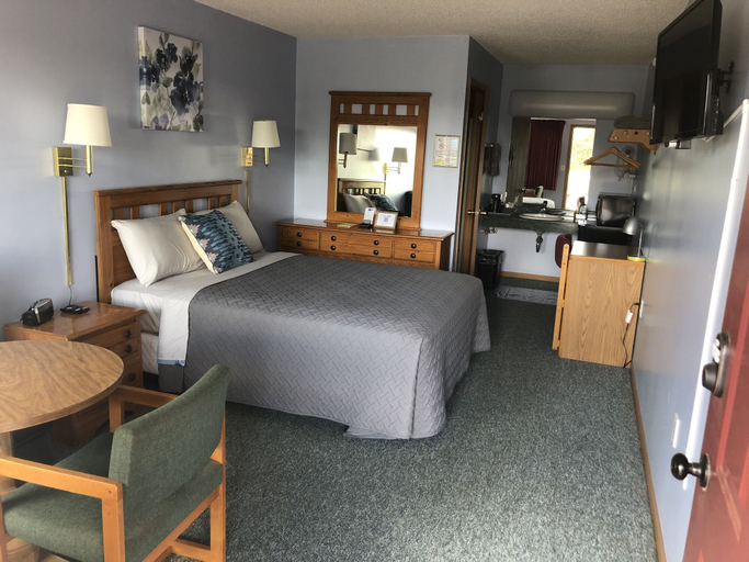 Bedroom 5, Edge Of The Woods Motel, Juneau