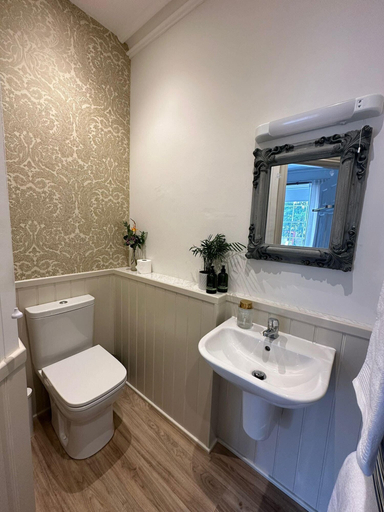 Bathroom 2, The Victoria Hotel, Northumberland