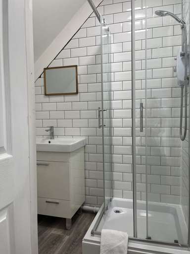 Bathroom 3, Elemental Surf Lodge, Cornwall