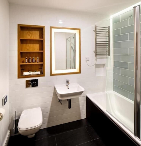 Bathroom 3, Downing College Cambridge, Cambridgeshire