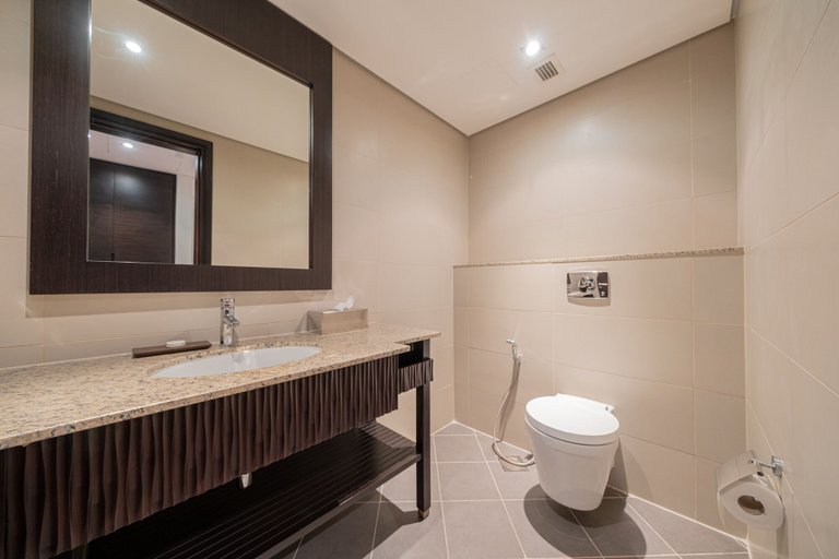 Bathroom 5, Luxe Getaways Palm Jumeirah, Dubai