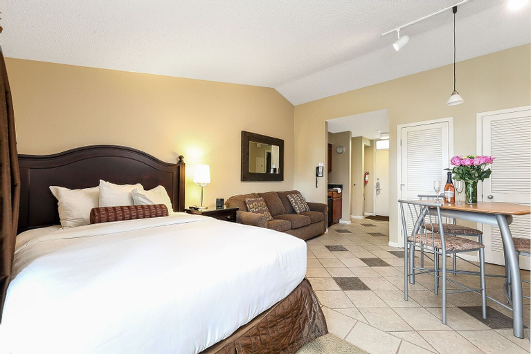 The Shores Lake Views Condo Unit 5693, Grand Traverse