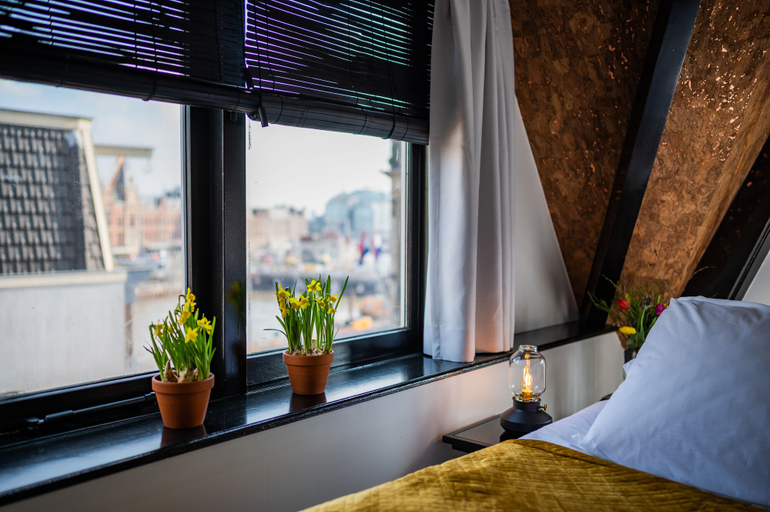 Bedroom 4, Sotel Amsterdam Central Station, Amsterdam