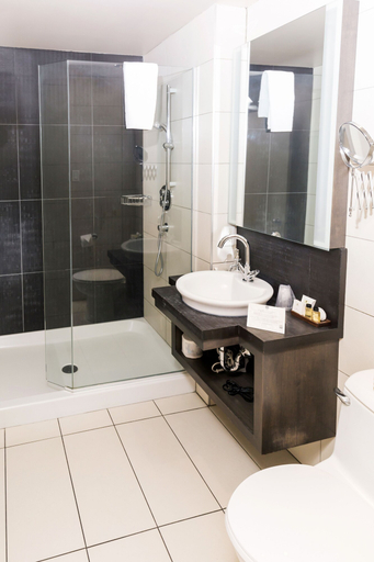 Bathroom 4, Petit Hôtel Café Krieghoff, Communauté-Urbaine-de-Québec