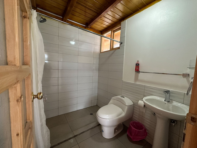 Bathroom 4, Ilinizas Mountain Lodge, Mejía