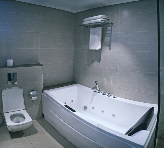 Bathroom 5, Boulevard hotel, Seeb