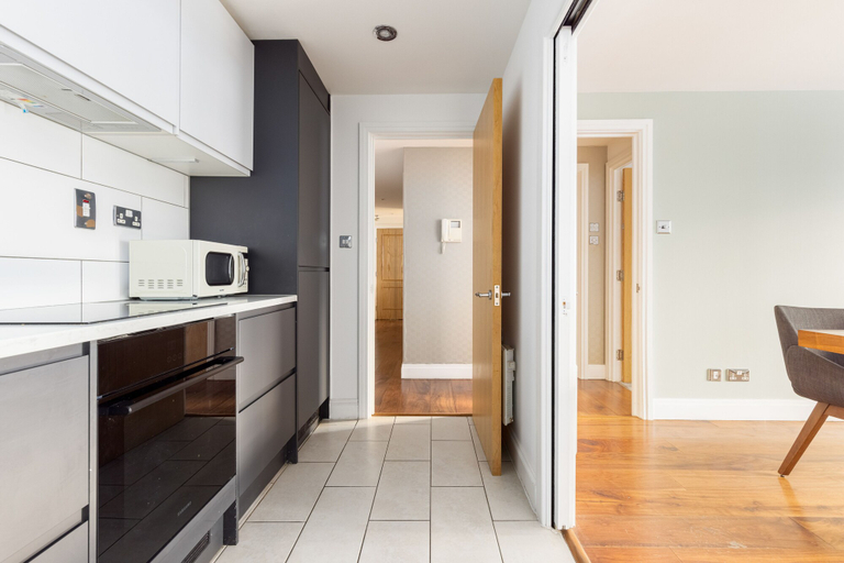Others 4, Luxurious Apartment in Wandsworth, London