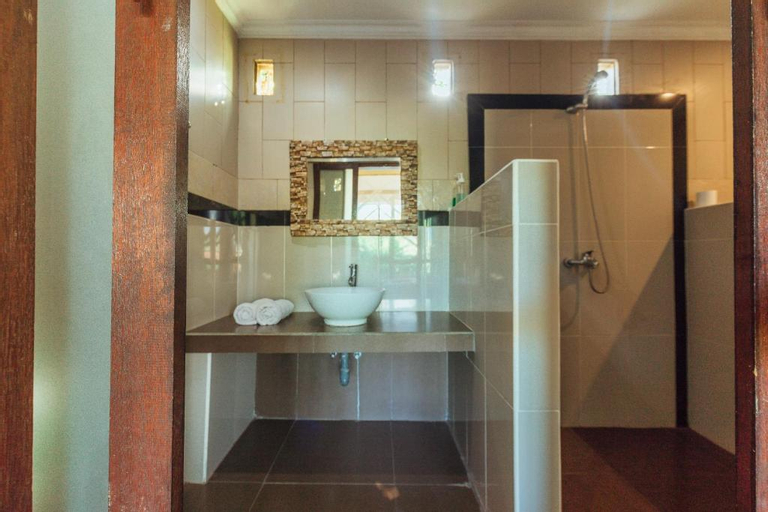 Bathroom 9