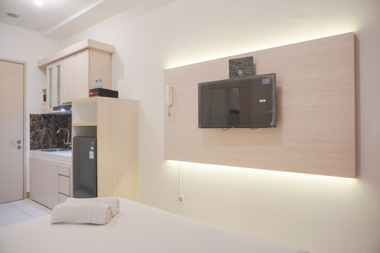 Bedroom 2, Minimalist and Comfy Studio at Tokyo Riverside PIK 2 Apartment By Travelio, Tangerang