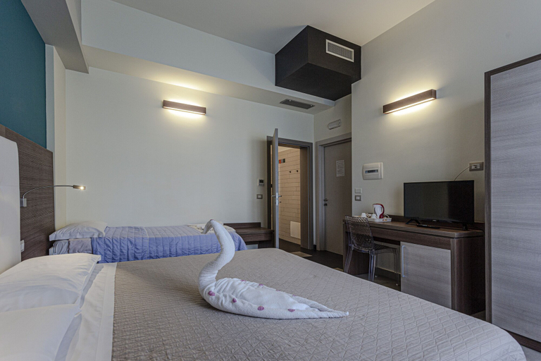 Bedroom 4, Hotel Don Giovanni 1943, Syracuse