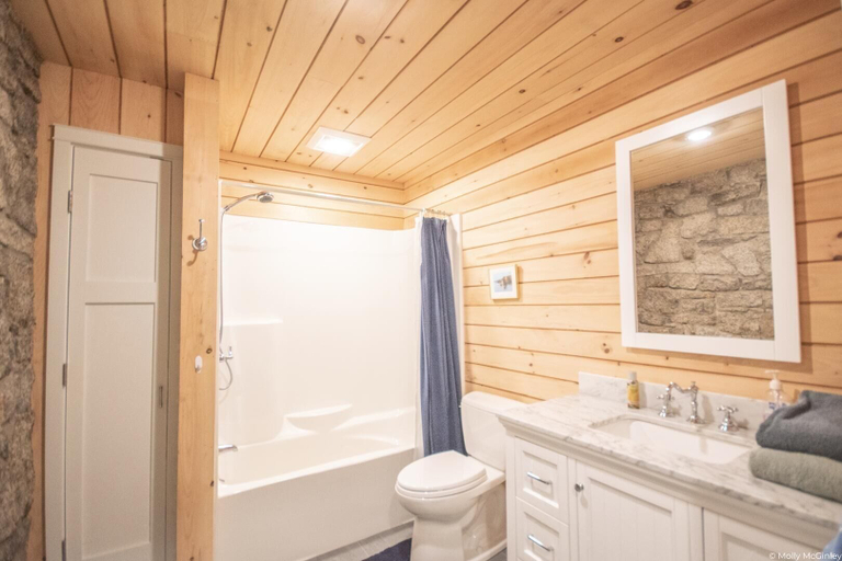 Bathroom 4, Mabel's Point - Brooklin, Hancock