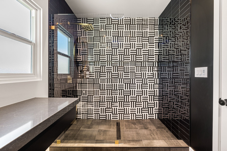 Bathroom 4, Escape Island, Riverside