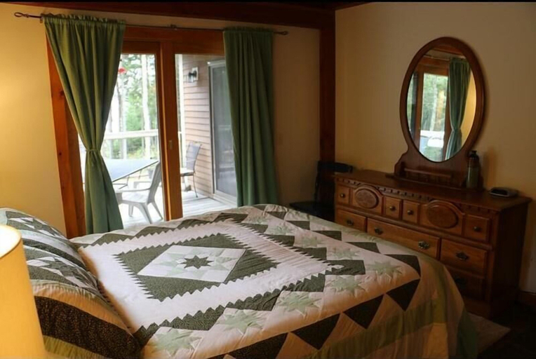 Bedroom 2, Deep Cove, Hancock