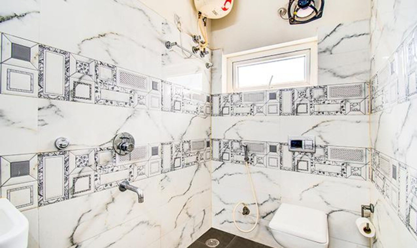 Bathroom 4, Fabhotel Pearl City, Hyderabad