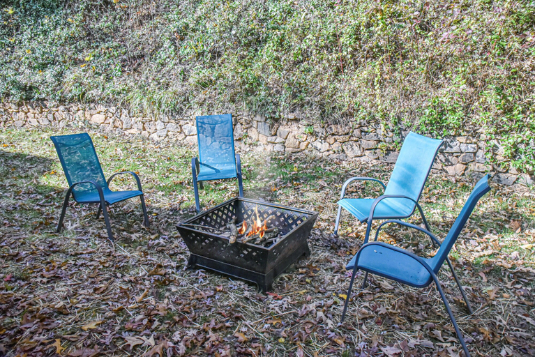 Others 4, Pinners Compound- 4 BR hot tub fire pit, Buncombe