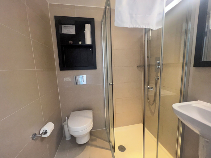Bathroom 3, Bloomsbury Palace Hotel, London
