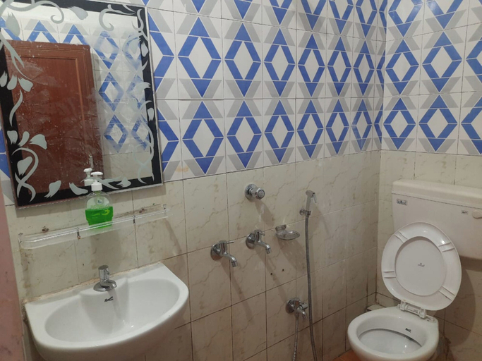 Bathroom 3, Goroomgo Santi Mahal Bhubaneswar, Khordha