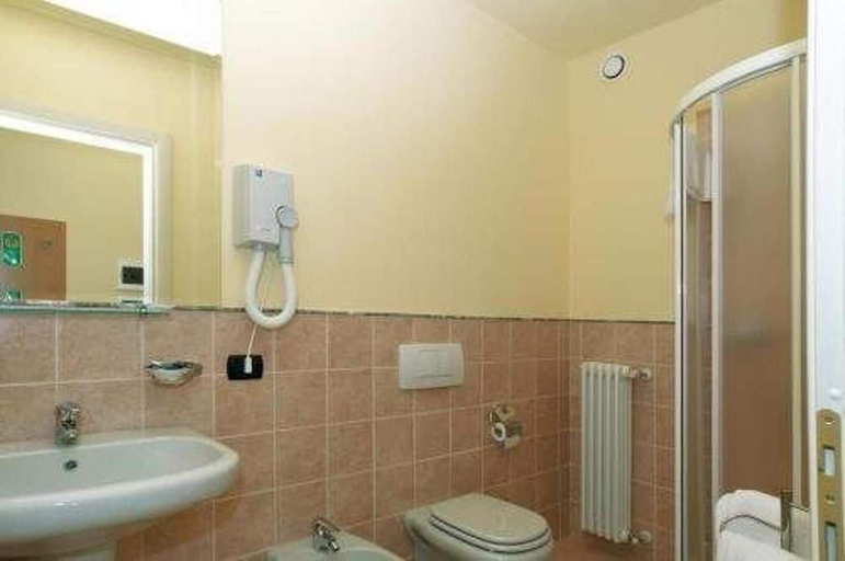 Bathroom 4, Hotel Bellavista, Lecco
