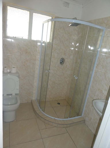 Bathroom, The Village Inn Hotel, Nyanga