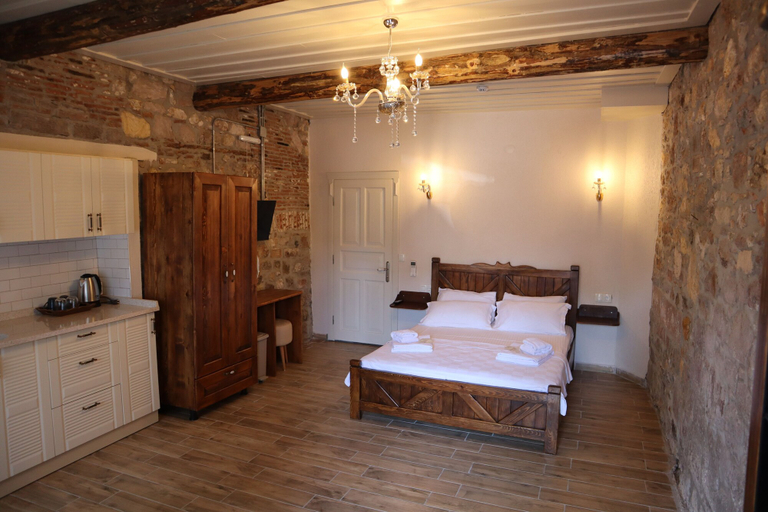 Room 3, Akhan Guest House, Ayvalık