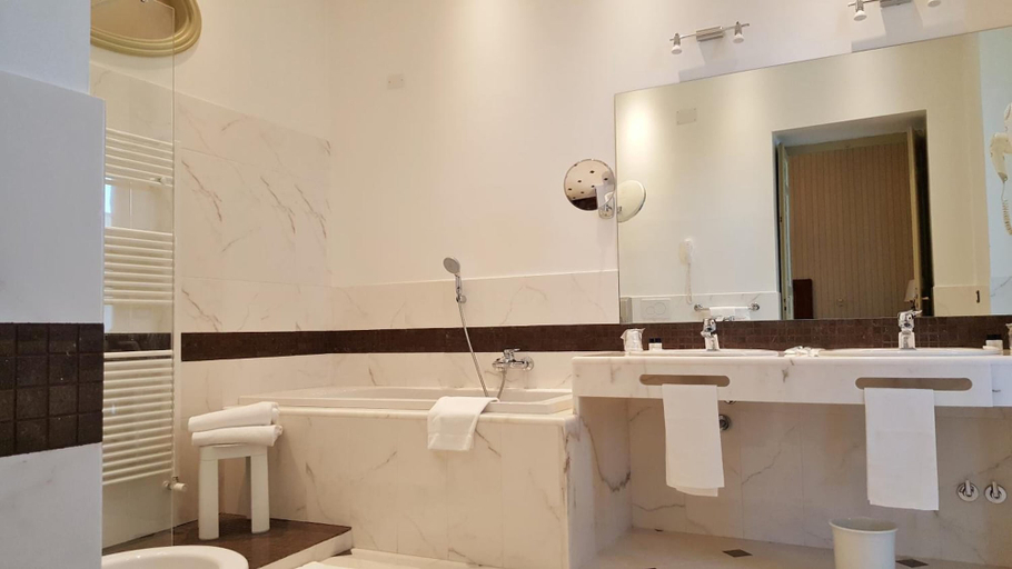 Bathroom 4, Hotel Roma E Rocca Cavour, Torino