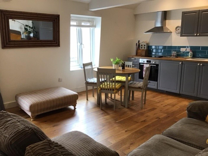 Dining, Central Teignmouth - Sleeps 4 - Pets Allowed, Devon