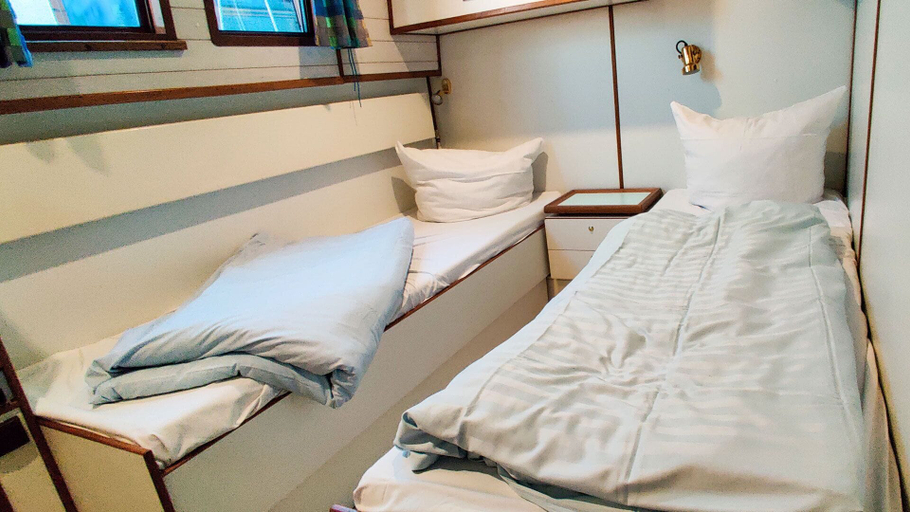 Bedroom 2, Boats & Yachts at Malchin Harbor by Kuhnle‑Tours, Mecklenburgische Seenplatte