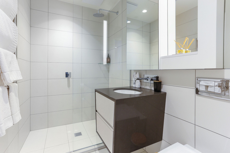 Bathroom 2, Light & relaxing on city fringe, Waitakere