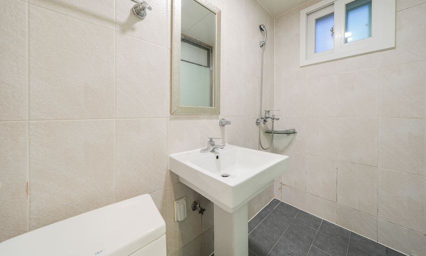 Bathroom 4, Hotel Less Seoul, Jung