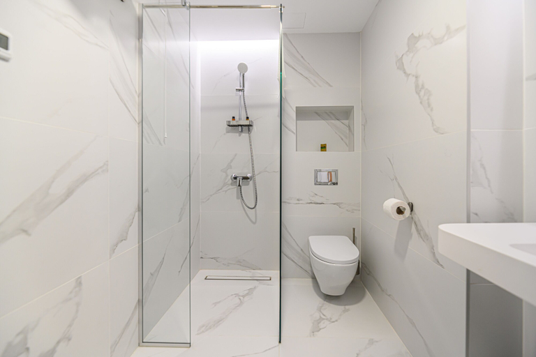 Bathroom 4, Hotel Central Pascani, Pascani