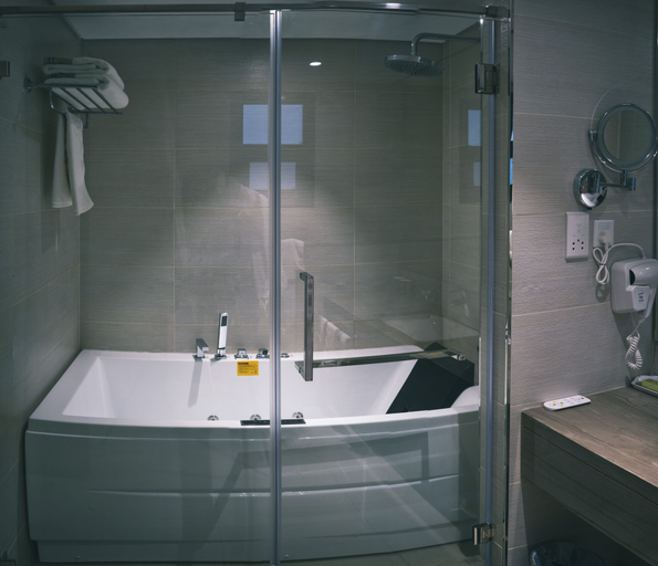 Bathroom 5, Boulevard hotel, Seeb